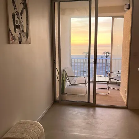 Face A La Apartment *