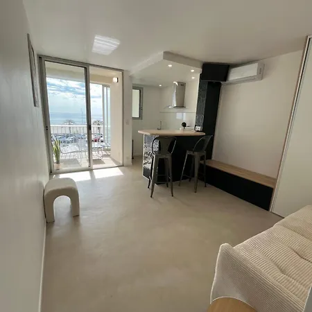 Apartment Face A La