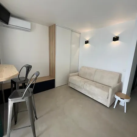 Apartment Face A La *
